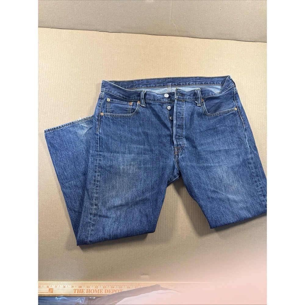 Levi's 501 Jeans Men's Size 38x29‎ Straight Leg Button Fly Denim Pants